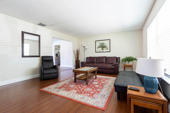 Foto del edificio - 709 Lindell Blvd