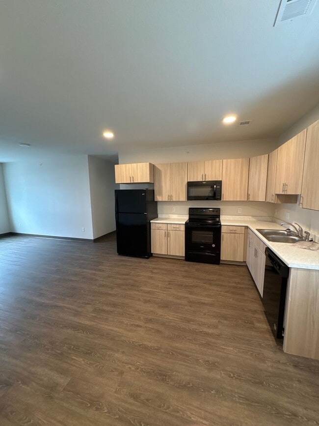 Building Photo - Windom Landing - Under New Management