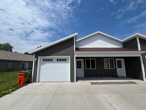 Building Photo - 5282 Christopher Dr