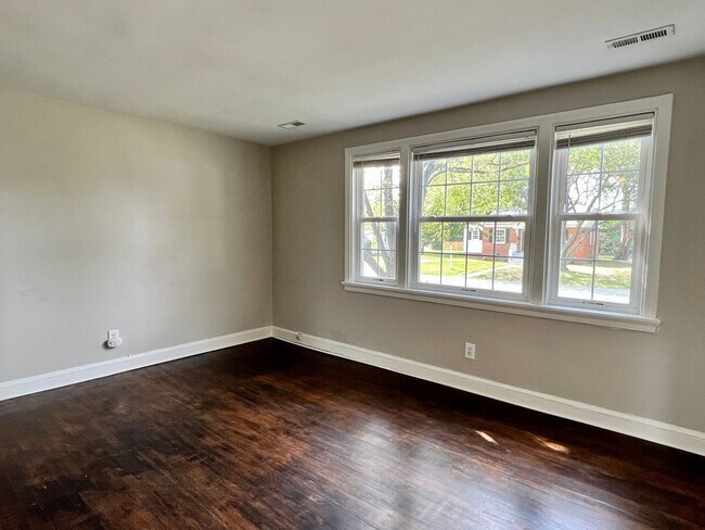 Building Photo - 4603 Eastover Ave
