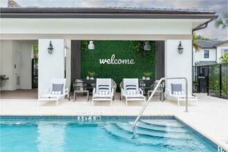 Building Photo - 4070 Highland Oaks Dr