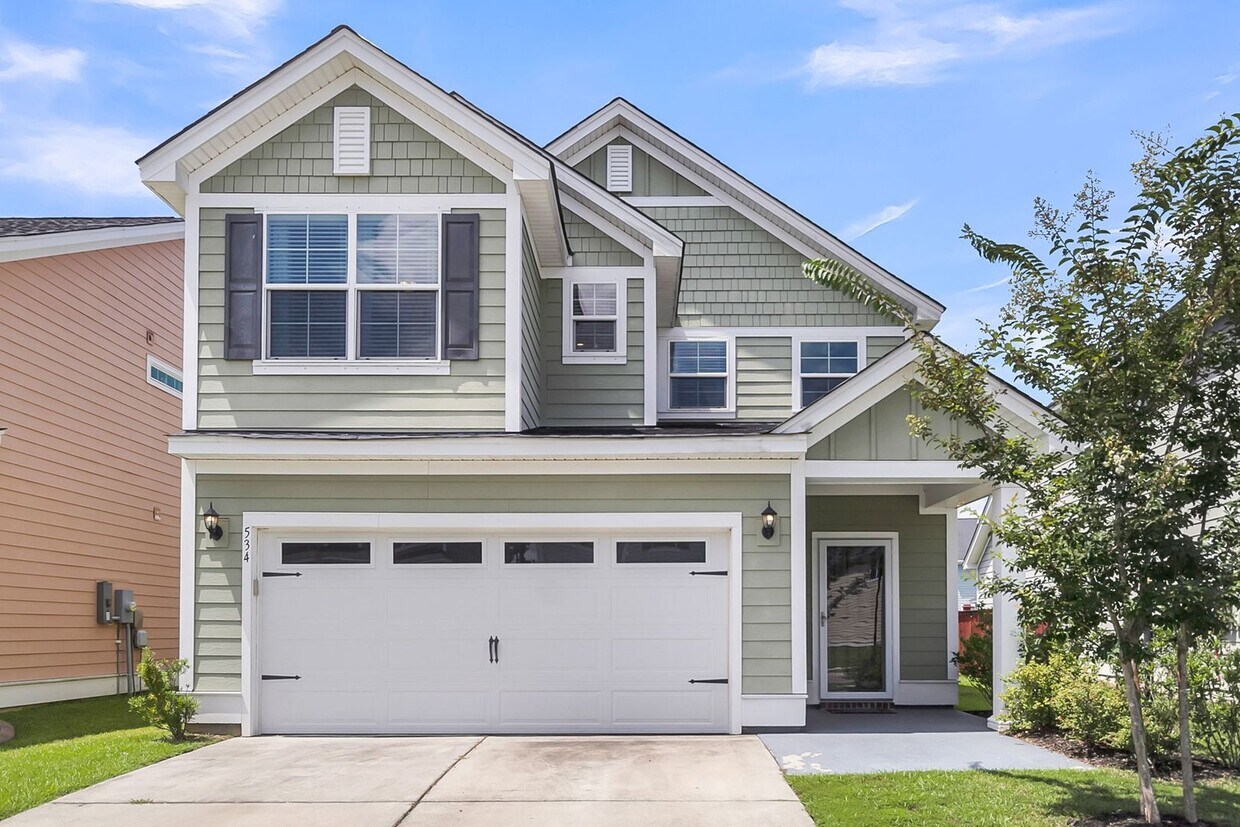 Primary Photo - Fully Furnished 3 Bedroom, 2.5 Bathroom Ho...