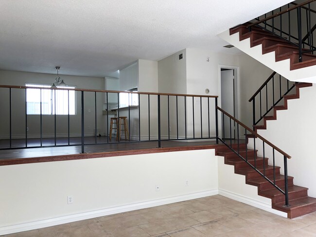 Lower level livingroom - 1720 Rogers Pl
