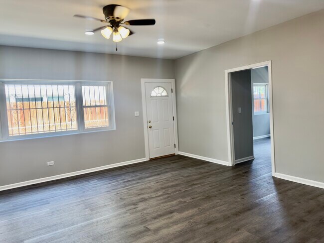 Foto del edificio - 5716 W Lawrence Ave