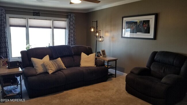 Building Photo - 3 Hillside Ct