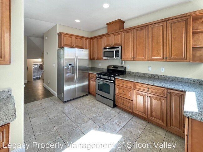 Foto del edificio - 3 br, 3.5 bath House - 539 Sally Garden Court
