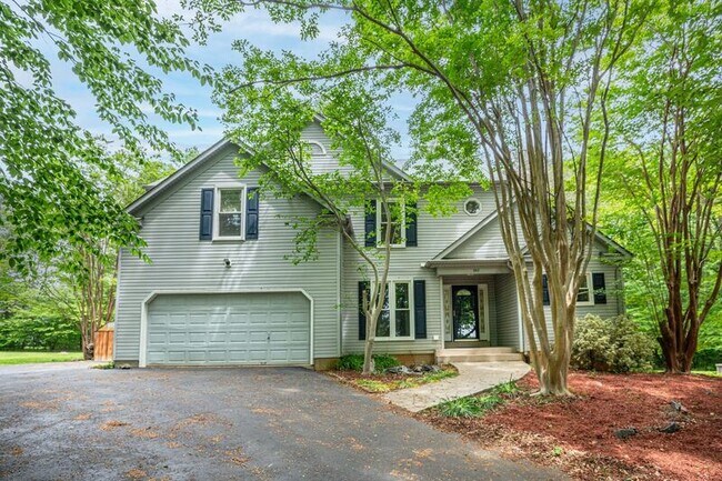 Building Photo - 392 Sanford Dr