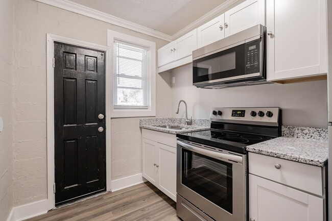 Building Photo - Charming Apartment Downtown Columbia - Hou...