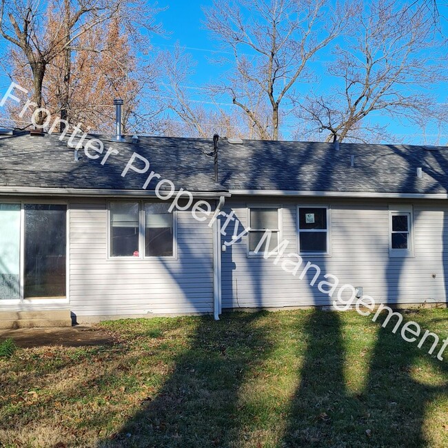 Building Photo - Charming 3 bedroom 2 bath home