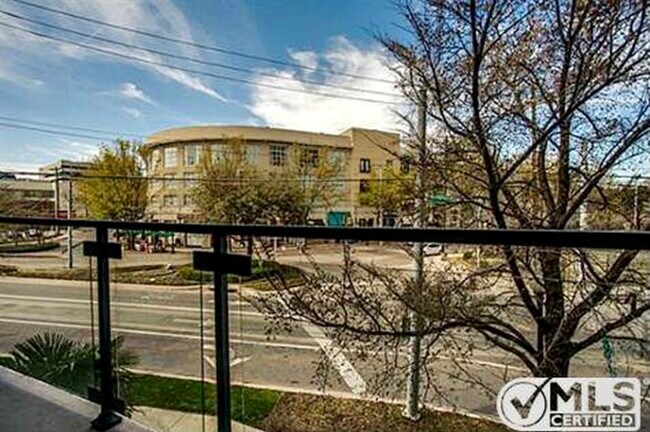 Building Photo - 2950 McKinney Ave