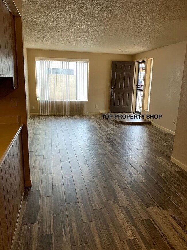 Foto del edificio - 2 BED 1 BATH IN GLENDALE!
