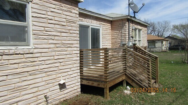 Building Photo - New listing! Pet Friendly