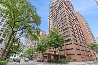 Building Photo - 247 E Chestnut St
