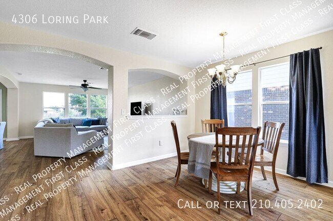 Foto del edificio - Beautiful 2 story home on greenbelt!