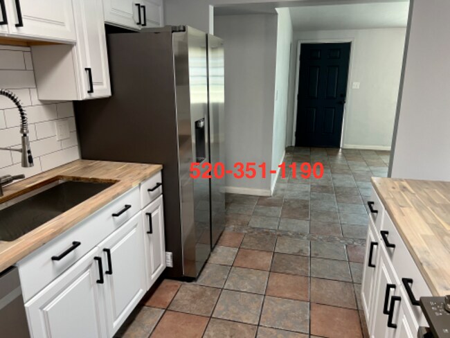 Building Photo - 4240 N 4th Ave