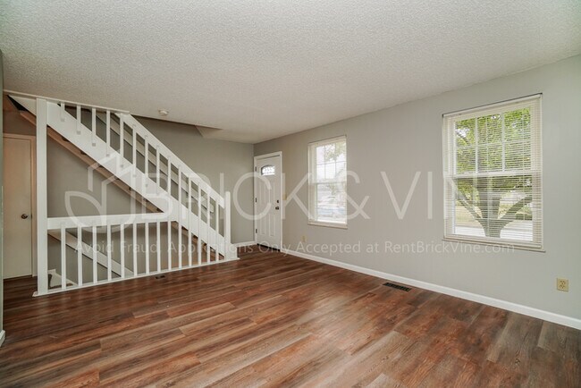 Foto del edificio - Pet-friendly house featuring fenced-in yard