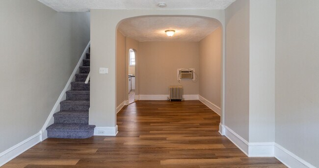 Building Photo - Passyunk West lovely two bedroom