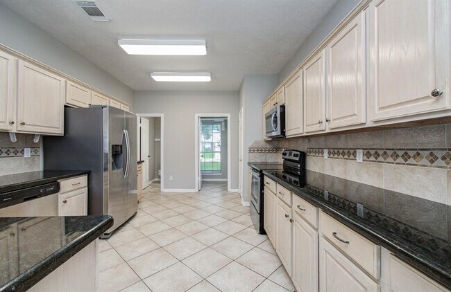 Building Photo - 911 E Hampton Dr