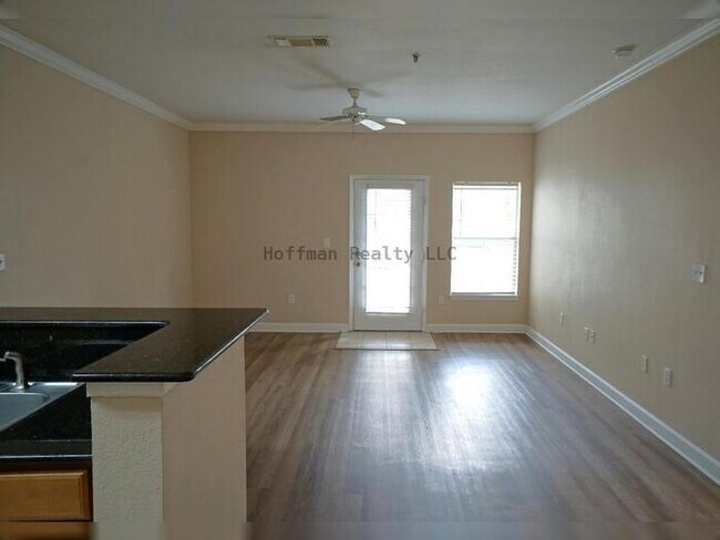 Building Photo - 2- Bed, 2 Bath Condo Resort Style Living i...