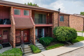 Building Photo - 23788 Village-House Dr N