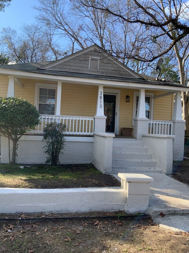 Foto del edificio - Beautiful home off of N. Main - Across fro...