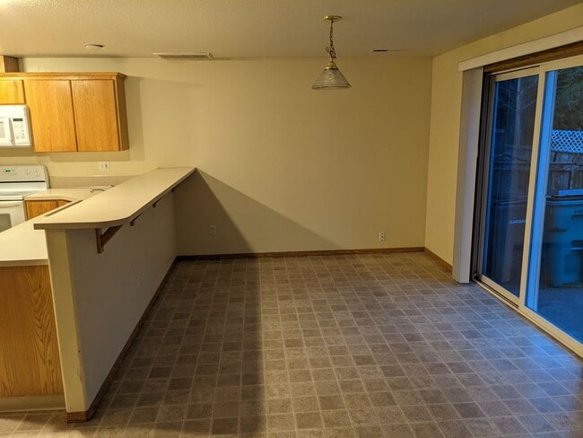 Building Photo - 3 Bedroom home