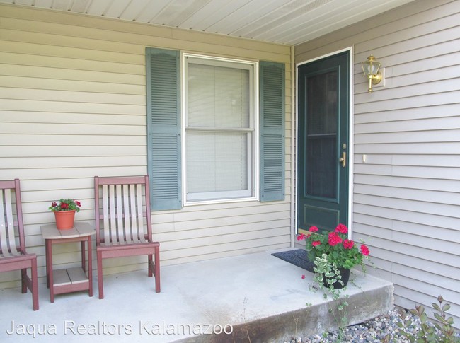 Building Photo - 2 br, 3 bath House - 733 Bayberry Lane