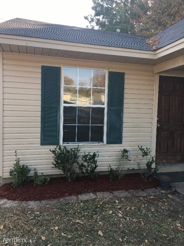 Building Photo - 2899 W Barnett Springs Ave