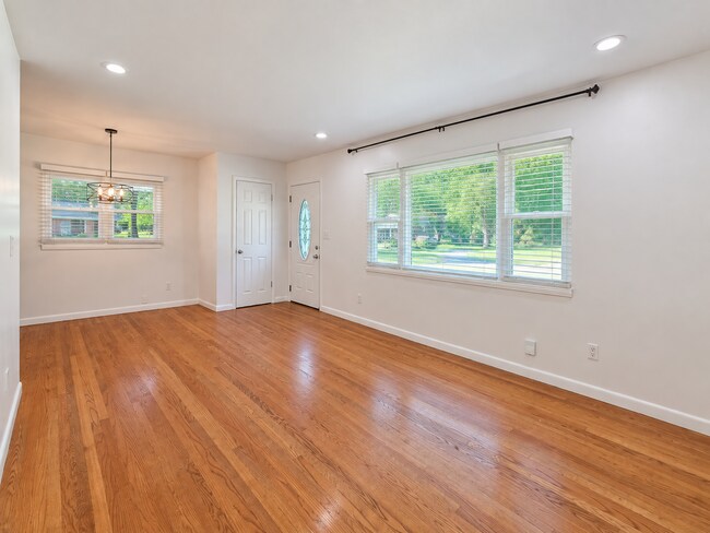 Foto del edificio - 2579 Bonnybrook Dr SW