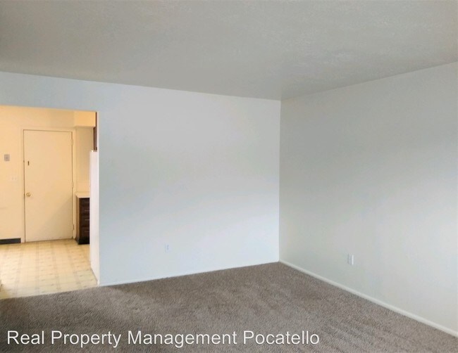 Building Photo - 1740 S Fairway Dr