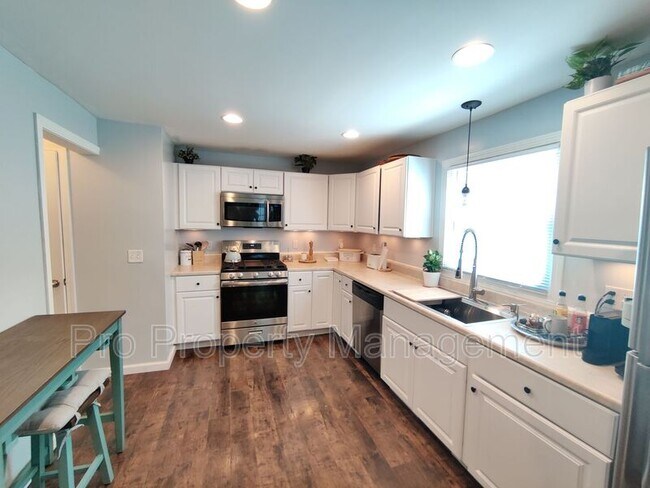 Building Photo - 1430 Highland Ave
