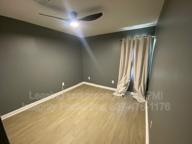 Foto del edificio - 2339 Robley Dr