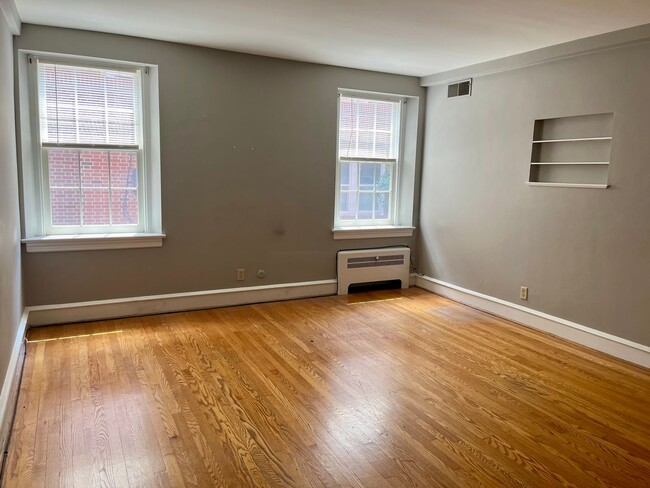 Building Photo - 711 N Broom St