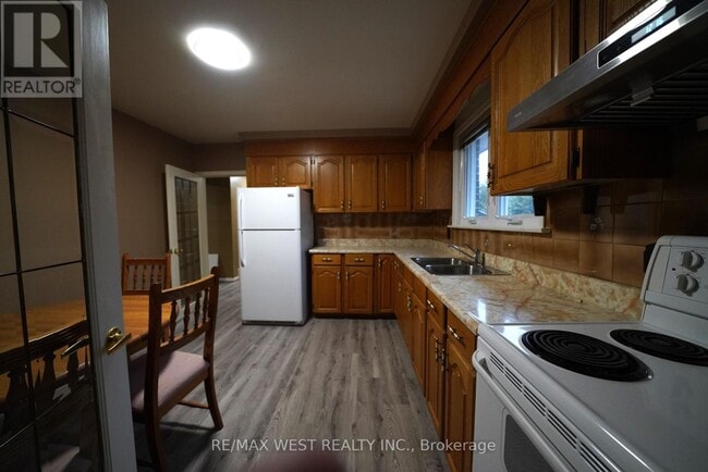 Building Photo - 35 Beckett Ave