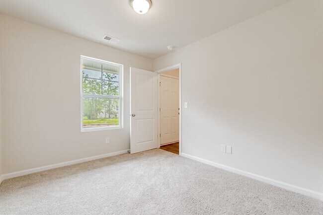 Foto del edificio - 5 bedroom Benjamin Floor Plan with a relax...