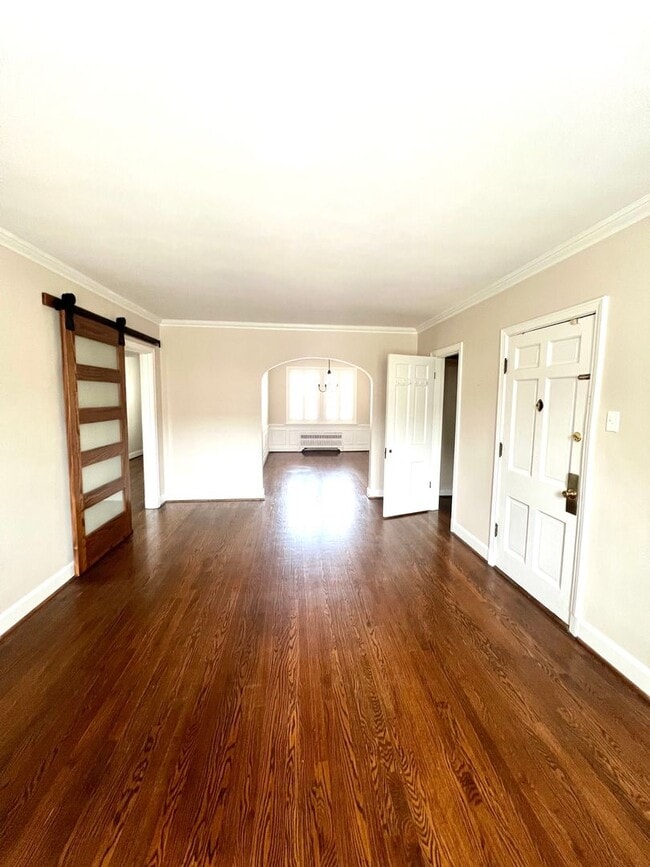 Building Photo - 817 Westwood Dr