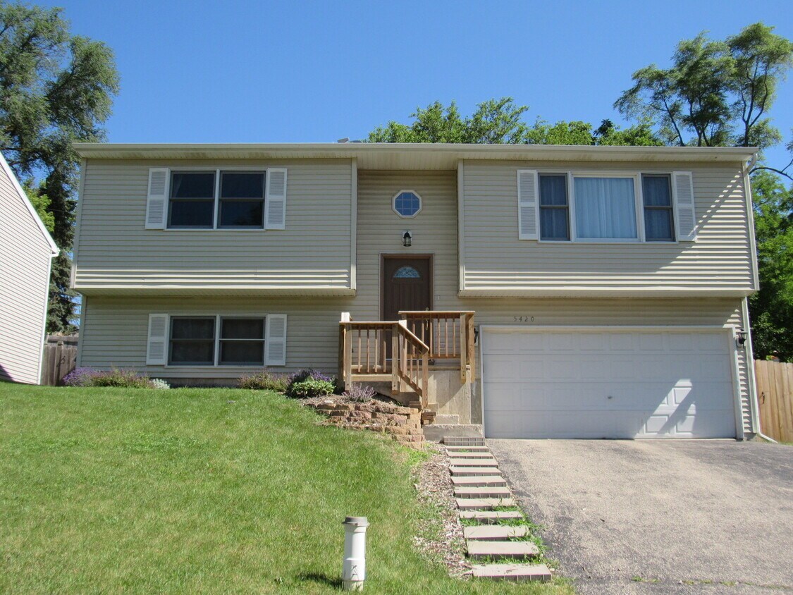 5420 Hillside Dr W, McHenry, IL 60050 House for Rent in McHenry, IL