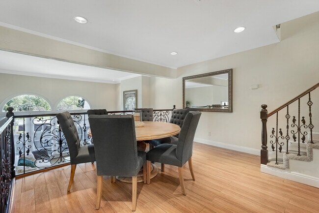 Foto del edificio - 5845 Topanga Canyon Pl