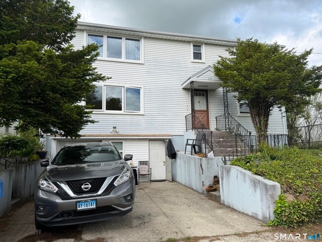 Building Photo - 133 Pinehurst Ave