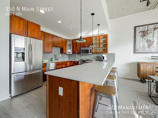 Foto del edificio - 350 N Main St