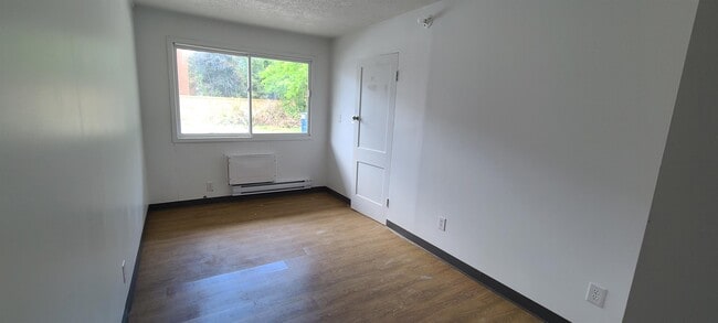 Building Photo - 3173 Sandwich St.