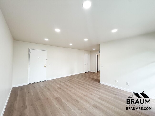 Building Photo - 15000 Burbank Blvd
