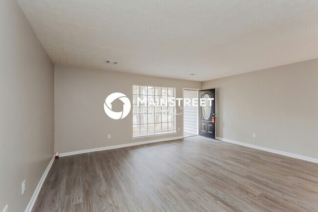 Building Photo - 4 Bedroom Pet-Friendly Home in Ellenwood, GA with Main Street Renewal
