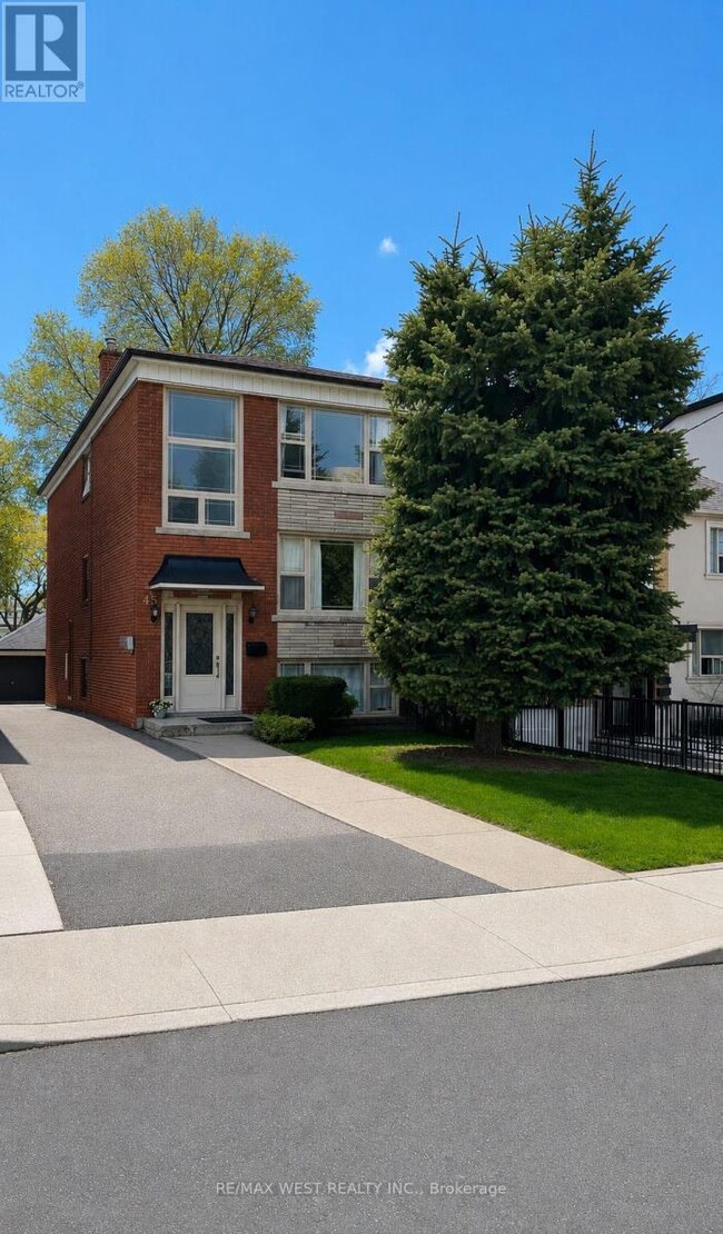 Building Photo - 45 Clovelly Ave