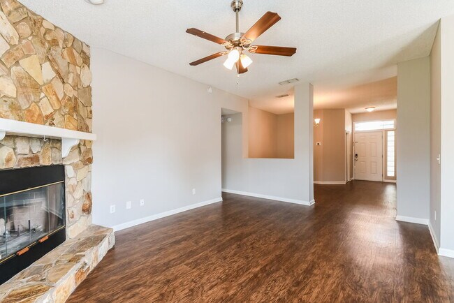 Building Photo - 12279 Sondra Cove Trail N
