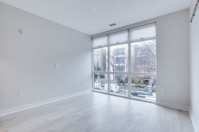 Foto del edificio - 1794 Lanier Pl NW
