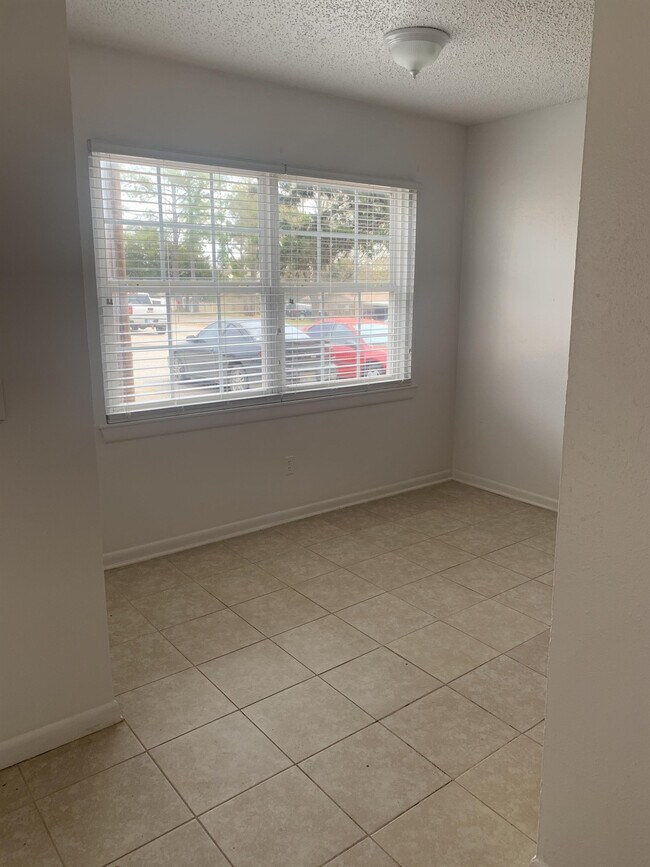 Foto del edificio - 801 Cartwright Dr