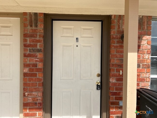 Foto del edificio - 2709 Vernice Loop