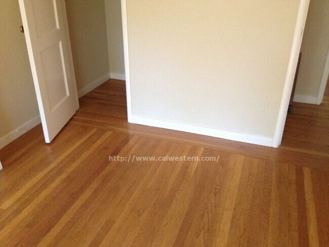 Foto del edificio - 2/1 Downstairs 4 plex