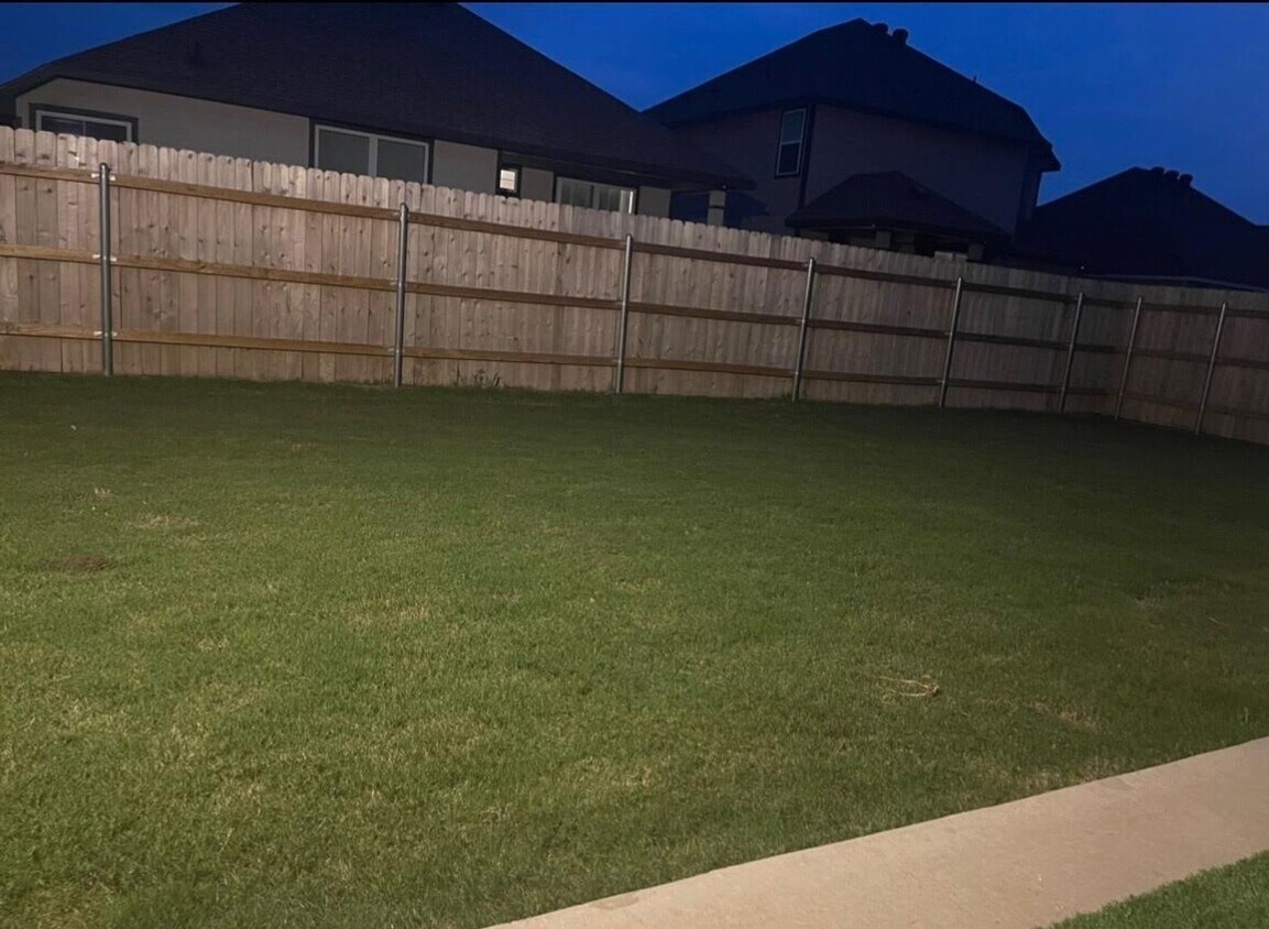 Foto del edificio - 4/3 house in Midway ISD.